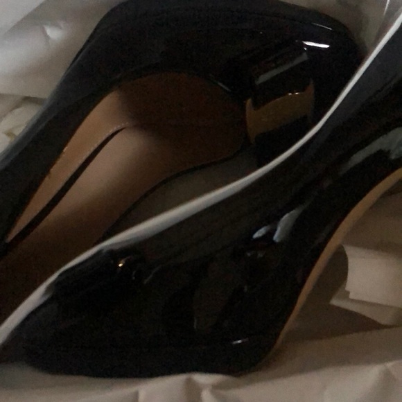 🖤FINAL CALL🖤                                       FERRAGAMO PLATFORM PUMPS - Picture 4 of 5